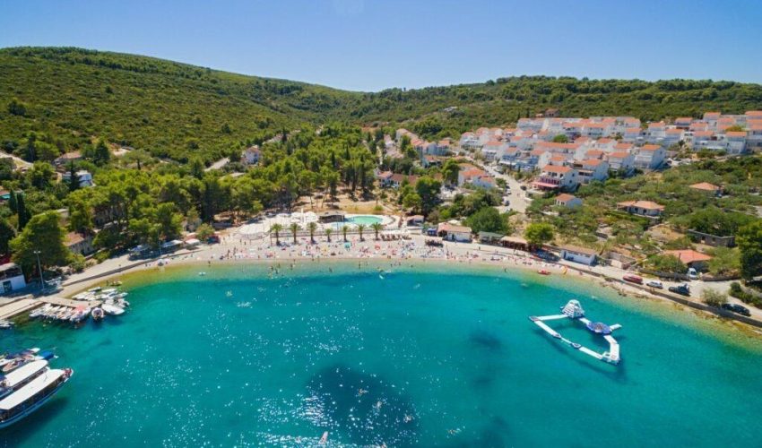 Croatia_Solta_Necujam_bay_shutte